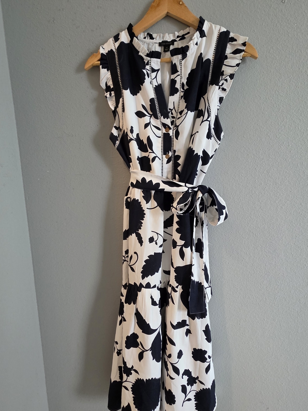 Ann Taylor Black & White Floral Tie-Waist Midi Dress